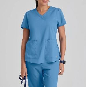 GREY’S ANATOMY CLASSIC CIEL BLUE V NECK TOP